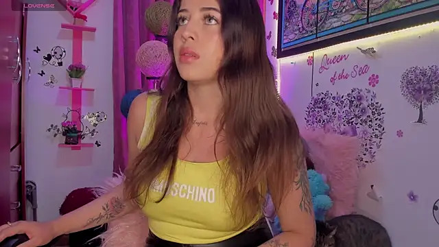 Snapshot of zoe_kittylove chatting on 12/18/24, 04:20 zoe kittylove online show from 12/18/24, 04:20