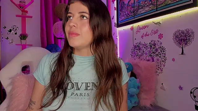 Snapshot of zoe_kittylove chatting on 12/19/24, 05:40 zoe kittylove online show from 12/19/24, 05:40