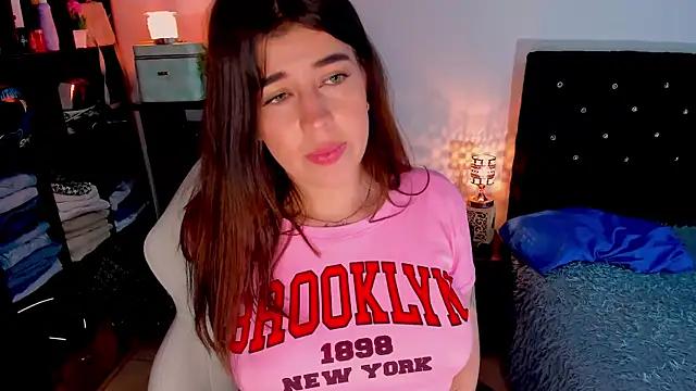 Snapshot of zoe_kittylove chatting on 03/06/25, 08:30 zoe kittylove online show from 03/06/25, 08:30