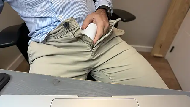 rickyi2023 online show from 11/10/25, 04:39