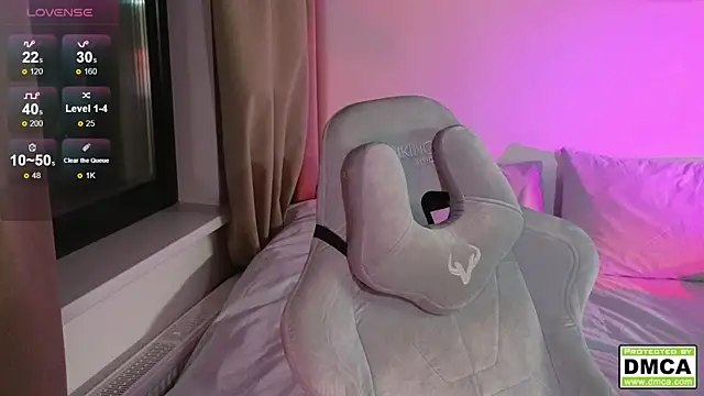 cute thomas online show from 10/13/25, 07:25