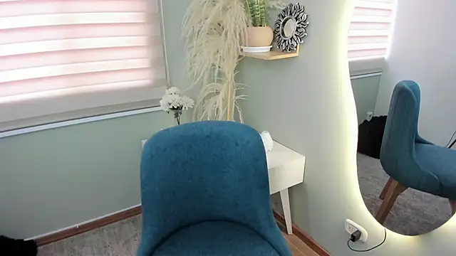 julieta evans  online show from 11/06/25, 09:48