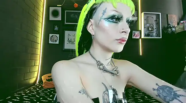 Snapshot of insania_9999_ chatting on 12/20/24, 05:40 insania 9999 online show from 12/20/24, 05:40
