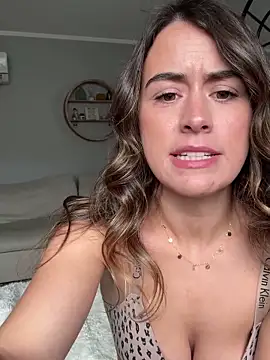 Snapshot of Wetbabygirlxo chatting on 10/28/25, 02:42 Wetbabygirlxo online show from 10/28/25, 02:42