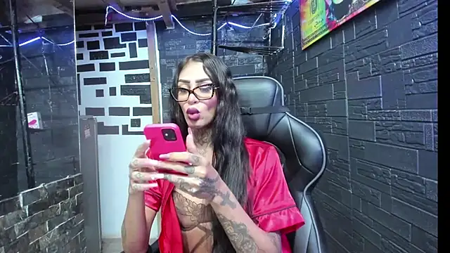 kissingdevil online show from 10/25/25, 09:42