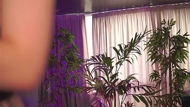 HotSkinnyX online show from 11/09/25, 09:40