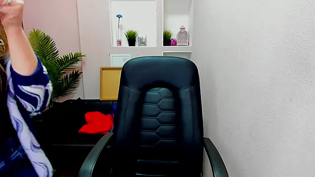 Persephoni online show from 09/27/25, 05:23