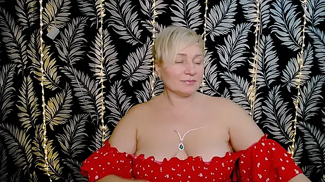 Snapshot of Olivia_playful chatting on 02/15/25, 03:39 Olivia playful online show from 02/15/25, 03:39