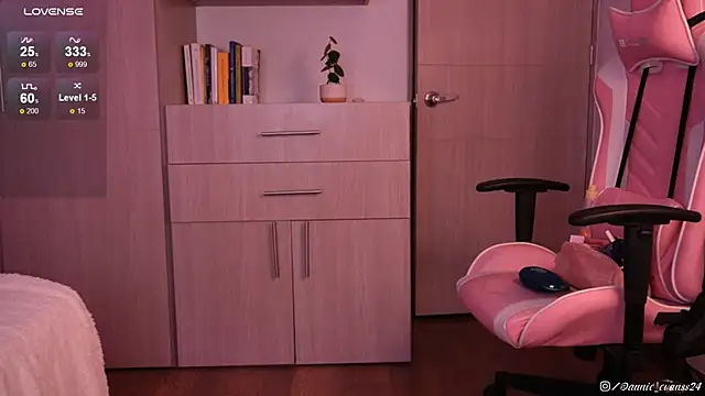 Snapshot of annie24_evans chatting on 03/04/25, 05:42 annie24 evans online show from 03/04/25, 05:42