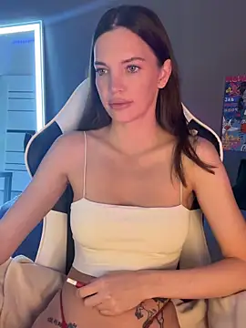 julia fly online show from 10/10/25, 10:25