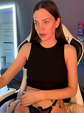 julia fly online show from 10/19/25, 03:56