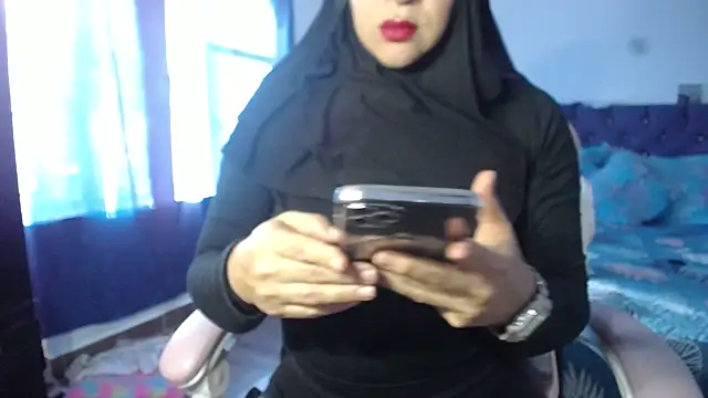 Snapshot of Jameela chatting on 01/22/25, 09:54 Jameela online show from 01/22/25, 09:54