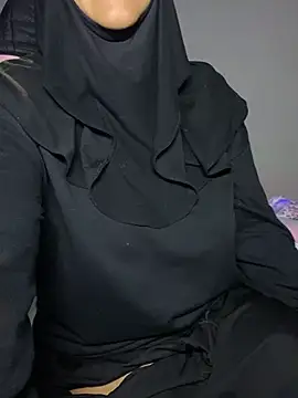 Snapshot of Jameela chatting on 02/13/25, 10:54 Jameela online show from 02/13/25, 10:54