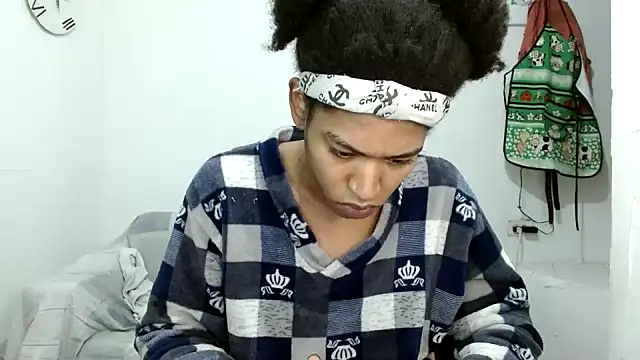 angelamarie1 online show from 11/04/25, 09:36