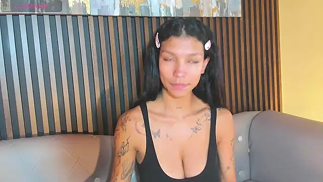 LauraAristizabal online show from 10/15/25, 12:38