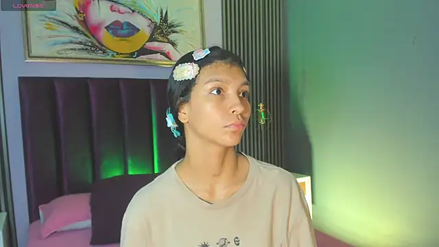 LauraAristizabal online show from 10/24/25, 12:34