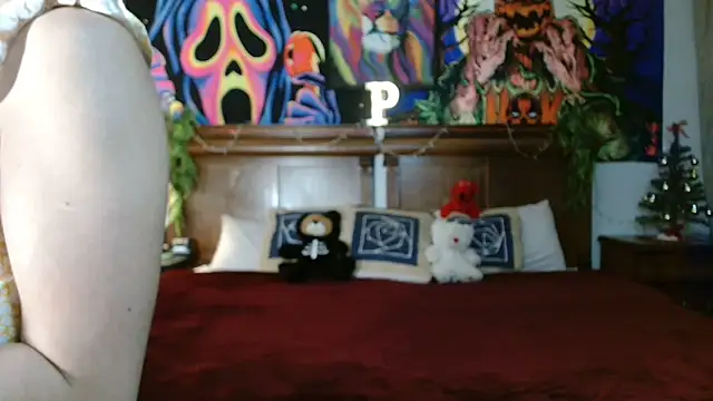 Snapshot of MINI_Petite chatting on 12/18/24, 04:31 MINI Petite online show from 12/18/24, 04:31
