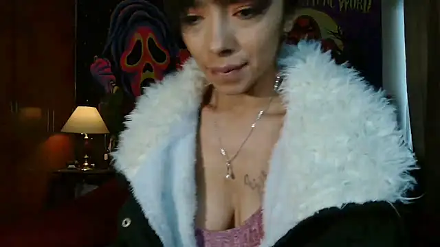 Snapshot of MINI_Petite chatting on 01/01/25, 11:51 MINI Petite online show from 01/01/25, 11:51