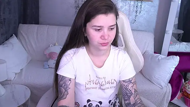 Snapshot of AmellyMilly chatting on 10/18/25, 05:43 AmellyMilly online show from 10/18/25, 05:43