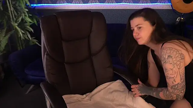 Snapshot of AmellyMilly chatting on 11/08/25, 01:44 AmellyMilly online show from 11/08/25, 01:44