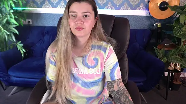 Snapshot of AmellyMilly chatting on 11/16/25, 08:03 AmellyMilly online show from 11/16/25, 08:03