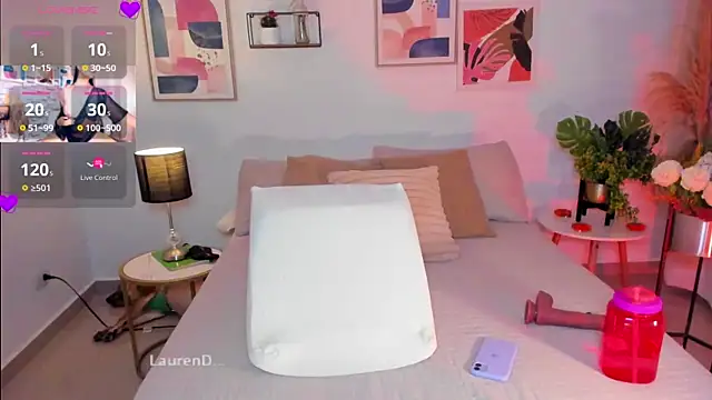 Snapshot of Misslaurenn chatting on 02/19/25, 01:08 Misslaurenn online show from 02/19/25, 01:08