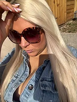 Bustyblondebabe32 online show from 03/06/25, 11:58