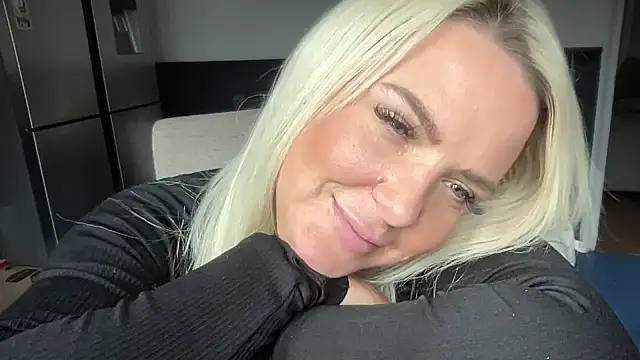 Bustyblondebabe32 online show from 09/17/25, 10:39