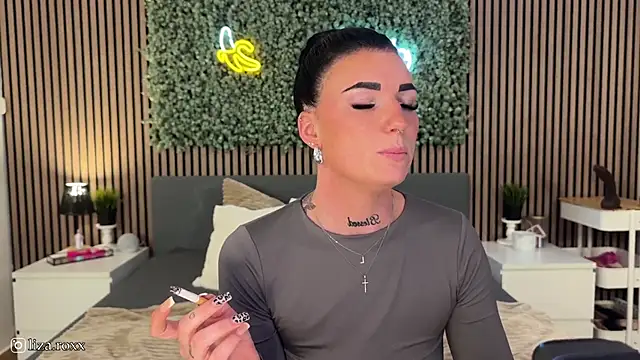 LizaRoxx online show from 10/13/25, 06:52