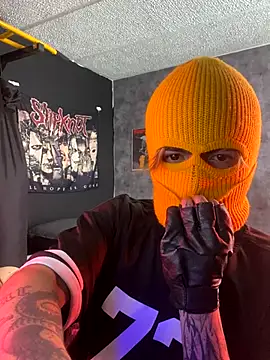 Snapshot of AcidMilo chatting on 10/21/25, 05:57 AcidMilo online show from 10/21/25, 05:57