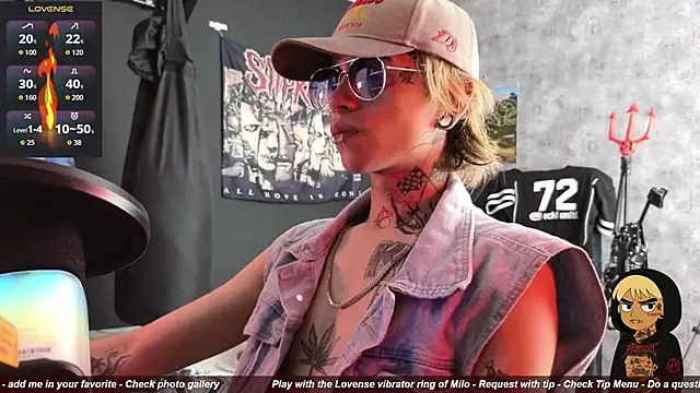 Snapshot of AcidMilo chatting on 11/01/25, 02:52 AcidMilo online show from 11/01/25, 02:52