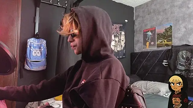 Snapshot of AcidMilo chatting on 11/05/25, 07:58 AcidMilo online show from 11/05/25, 07:58