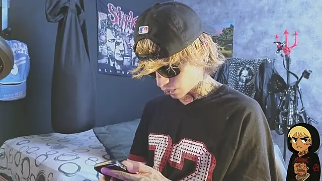 Snapshot of AcidMilo chatting on 11/10/25, 08:19 AcidMilo online show from 11/10/25, 08:19