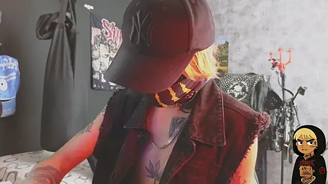 Snapshot of AcidMilo chatting on 11/11/25, 05:24 AcidMilo online show from 11/11/25, 05:24