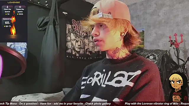 Snapshot of AcidMilo chatting on 11/13/25, 10:08 AcidMilo online show from 11/13/25, 10:08