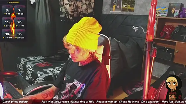 Snapshot of AcidMilo chatting on 11/28/25, 10:34 AcidMilo online show from 11/28/25, 10:34