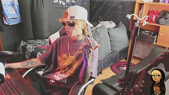 Snapshot of AcidMilo chatting on 11/29/25, 05:27 AcidMilo online show from 11/29/25, 05:27