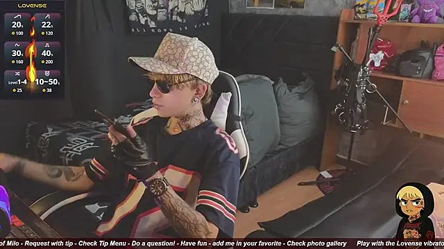 Snapshot of AcidMilo chatting on 12/05/25, 05:31 AcidMilo online show from 12/05/25, 05:31