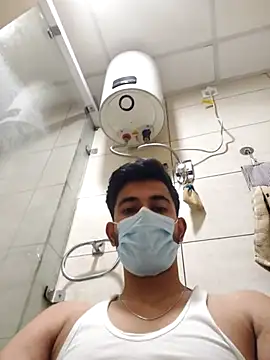 Snapshot of bigdickfuckuu chatting on 10/10/25, 08:35 bigdickfuckuu online show from 10/10/25, 08:35