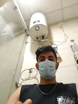 Snapshot of bigdickfuckuu chatting on 10/17/25, 04:59 bigdickfuckuu online show from 10/17/25, 04:59