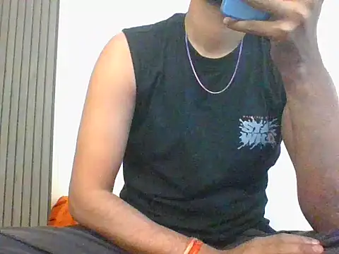 Snapshot of bigdickfuckuu chatting on 11/17/25, 02:34 bigdickfuckuu online show from 11/17/25, 02:34