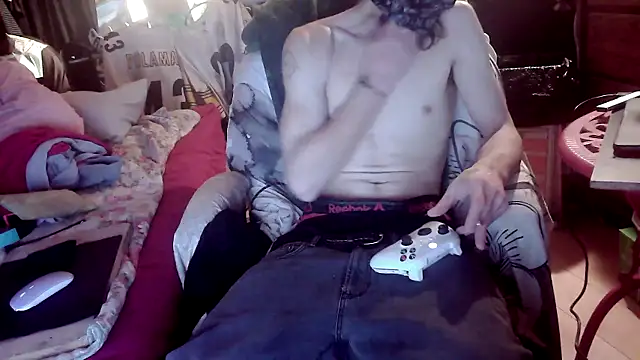 Snapshot of xxxTony999 chatting on 01/02/25, 11:27 xxxTony999 online show from 01/02/25, 11:27