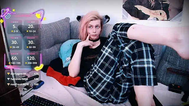 Littlepinkcat online show from 10/28/25, 02:48