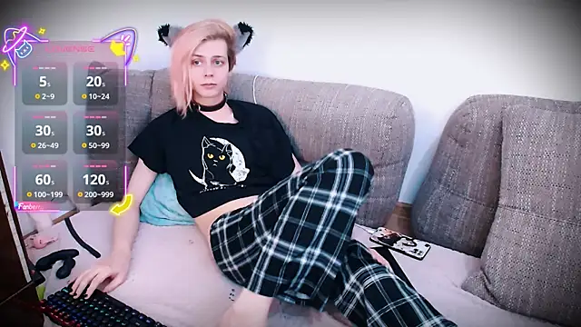 Littlepinkcat online show from 10/30/25, 10:38