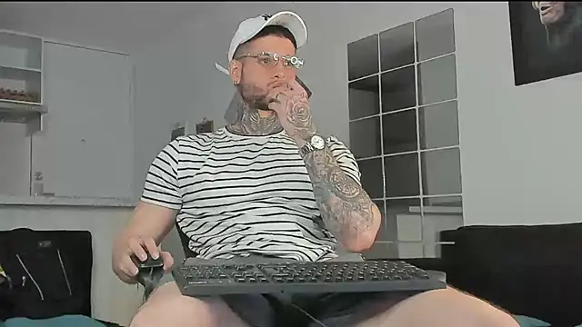 Snapshot of _jamesleandros1 chatting on 01/06/25, 10:05 jamesleandros1 online show from 01/06/25, 10:05