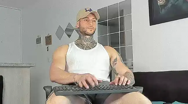 Snapshot of _jamesleandros1 chatting on 03/20/25, 08:08 jamesleandros1 online show from 03/20/25, 08:08