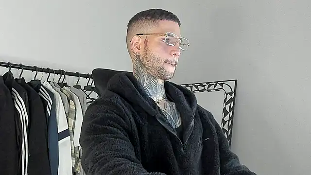  jamesleandros1 online show from 11/25/25, 03:28