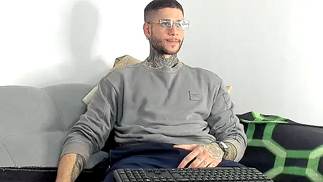  jamesleandros1 online show from 11/29/25, 08:01