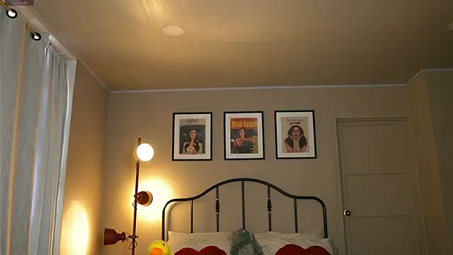 Snapshot of julesbennet chatting on 03/11/25, 01:45 julesbennet online show from 03/11/25, 01:45