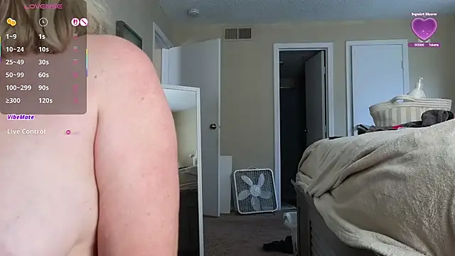 Snapshot of LoveSaraChristine chatting on 09/11/25, 05:02 LoveSaraChristine online show from 09/11/25, 05:02